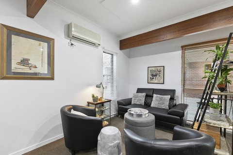 Blue Shades Motel - Hotel Accommodation 1