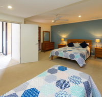 Blue Water Retreat - Downstairs - Hotel Accommodation