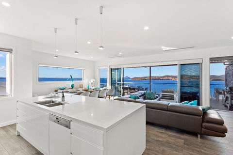 Blue Water Splendour - Infinity Pool And Amazing Views!! - Hotel Accommodation 3