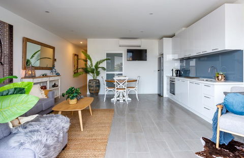 Blue Waters On The Beach: Absolute Beachfront, Views - Hotel Accommodation 3