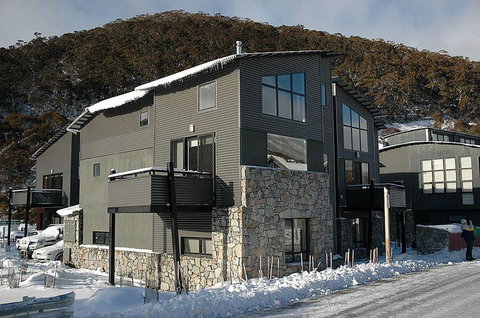 Blues Air 1 - Hotel Accommodation 0