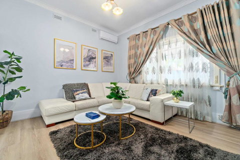 The Newly Renovated - Maylands Vacation Home - Hotel Accommodation 2