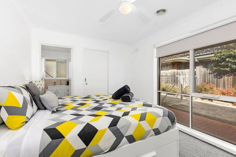 WATERFRONT - BAY VIEWS - Edgewater Springs - Hotel Accommodation 2
