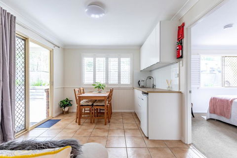 Woodford Gardens - Hotel Accommodation 3