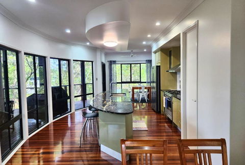 EUROLIE ON HIGH At Kingfisher Bay Fraser Island - Hotel Accommodation 4