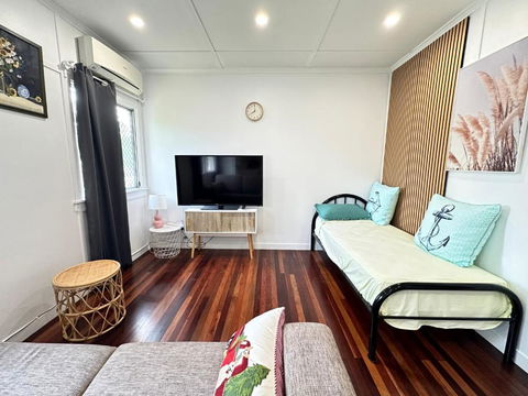 Zen Escape Guest House- Hidden Little Gem, Funky Corner, Boutique Granny Flat - Hotel Accommodation 3