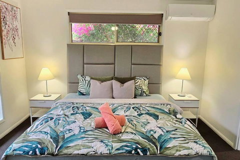 Relaxing Hamptons Style Home In Forest Lake - Hotel Accommodation 0