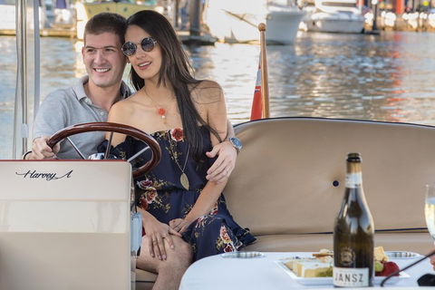 2-Hour Self-Drive Boat Hire On The Yarra River - Hotel Accommodation 5