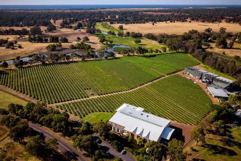 Busselton Jetty + Train Ride + Winery + Scenic Drive Full Day Tour - Hotel Accommodation 3