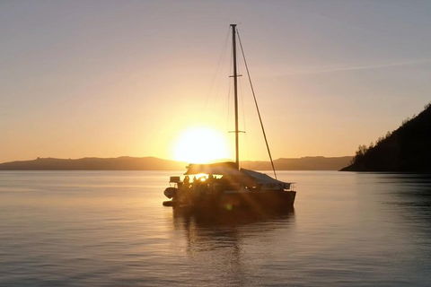 2-Night Whitsunday Islands All-Inclusive Sailing Tour From Airlie Beach - Hotel Accommodation 0