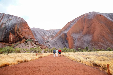 2-Day Uluru (Ayers Rock) And Kata Tjuta Trip From Alice Springs - Hotel Accommodation 1