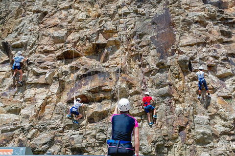 Rock Climbing At The Kangaroo Point Cliffs In Brisbane - Hotel Accommodation 2