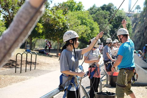 Rock Climbing At The Kangaroo Point Cliffs In Brisbane - Hotel Accommodation 3