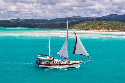 2-Day Whitsundays Sailing Adventure: SV Whitehaven - Hotel Accommodation 0
