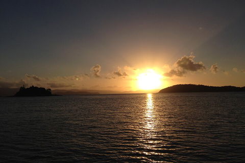 Sunset Sail In The Whitsundays - Hotel Accommodation 4