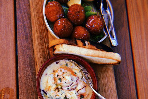 Personalised, All-inclusive Day Tours Of The Hunter Valleys Finest Venues - Hotel Accommodation 4